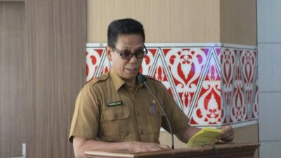 Mewakili Bupati Aceh Tamiang, Asisten Pemerintahan, Keistimewaan Aceh Tamiang dan Kesejahteraan Rakyat Setdakab, Muslizar, S.Pd, MM,