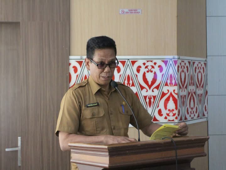 Mewakili Bupati Aceh Tamiang, Asisten Pemerintahan, Keistimewaan Aceh Tamiang dan Kesejahteraan Rakyat Setdakab, Muslizar, S.Pd, MM,