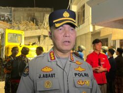 Polda Jatim Bantu Evakuasi Korban Runtuhnya Bangunan Pesantren di Sidoarjo