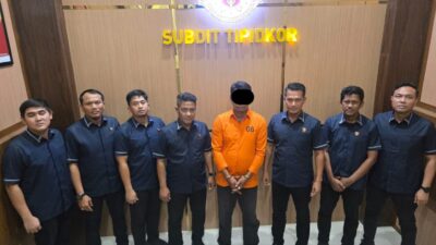 Ditreskrimsus Polda Aceh resmi menahan mantan Kepala Kantor Pos Cabang Pembantu (KCP) Rimo, Aceh Singkil, berinisial DW (43)