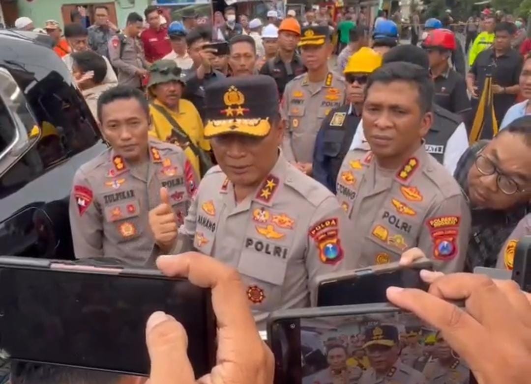 Kapolda Jatim Irjen Pol Nanang Avianto meninjau langsung lokasi reruntuhan