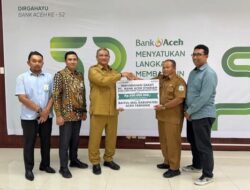 Bupati Aceh Tamiang Terima Penyerahan Zakat dari Bank Aceh