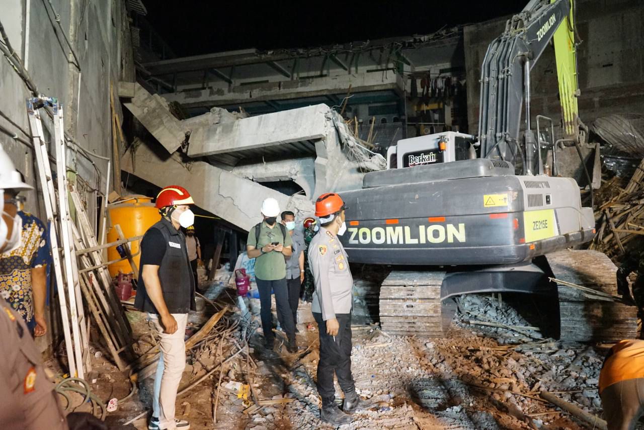 Bupati Terus Pantau Pencarian Korban Runtuhnya Bangunan Mushola Ponpes Al Khoziny