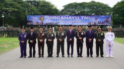 Kapolda Aceh, Irjen Pol. Marzuki Ali Basyah, menghadiri upacara peringatan hari ulang tahun (HUT) ke-80 TNI