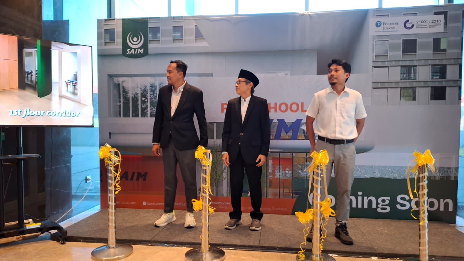 Peresmian pembangunan preschool SAIM West oleh Ketua Badan Pembina Yayasan Insan Mulia, Dr. Moh. Sulthon Amien, M.M. (tengah) di Westown View, Senin (6/10).