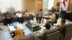 Kapolda Aceh Irjen Pol. Marzuki Ali Basyah, menerima audiensi Kepala Balai Besar Pengawas Obat dan Makanan (BBPOM) di Banda Aceh, Riyanto beserta jajaran, di ruang kerja Kapolda Aceh