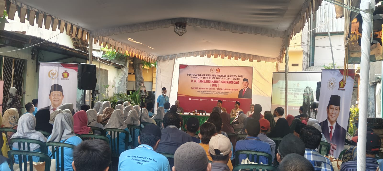 Anggota komisi VII DPR RI Bambang Haryo Soekartono (BHS) menyapa warga Moro Krembangan Surabaya