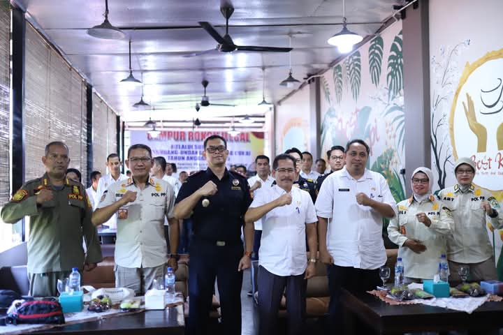 Mewakili Bupati, Plt. Asisten Perekonomian dan Pembangunan, Drs. Maddiah, M.Pd, membuka secara resmi kegiatan “Gempur Rokok Ilegal