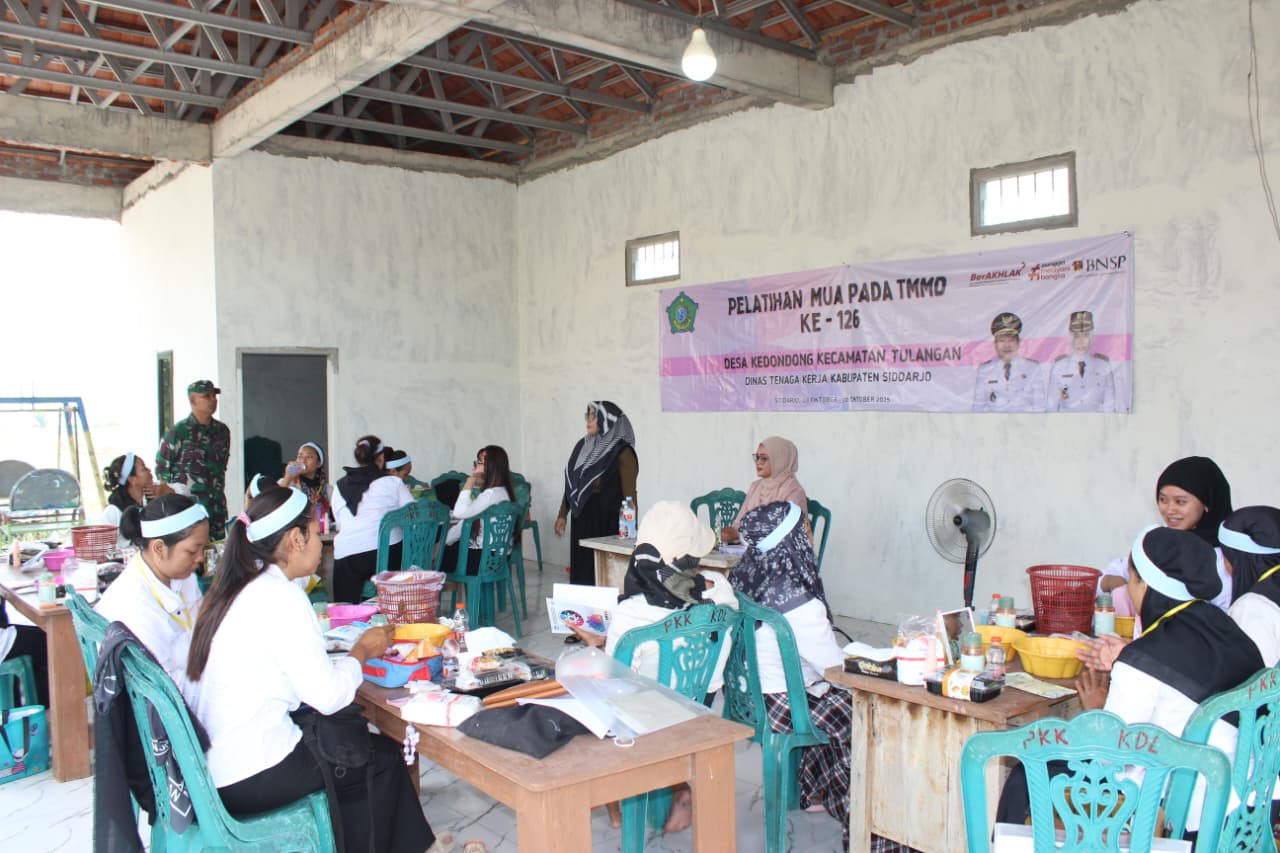 Pelatihan Tata Rias Warga Tulangan, Dorong Kemandirian dan Kreativitas Masyarakat Desa