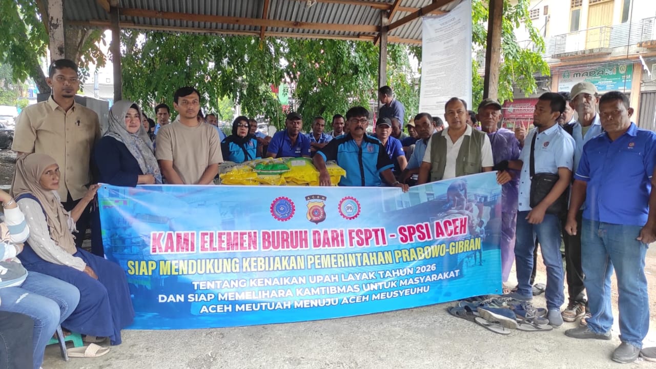 Polda Aceh kembali menyalurkan bantuan beras kepada kelompok buruh yang tergabung dalam Federasi Serikat Pekerja Transportasi Indonesia (FSPTI) dan Serikat Pekerja Seluruh Indonesia (SPSI) Provinsi Aceh