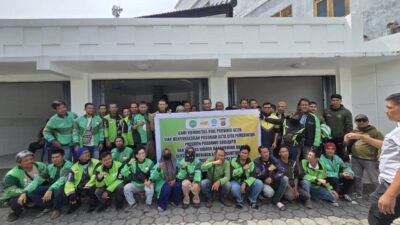 Polda Aceh menyalurkan bantuan beras kepada komunitas ojek online (Ojol) se-Provinsi Aceh