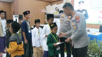 Sebagai wujud kepedulian Polri untuk masyarakat, Polresta Sidoarjo Polda Jatim menggelar khitan massal gratis
