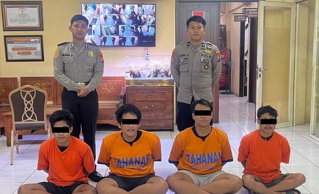 Empat pelaku pengeroyokan yang menyebabkan hilangnya nyawa seseorang saat konser euforia musik hardcore di Pasar Tunjungan