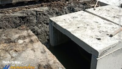 Foto : pembangunan saluran drainase menggunakan U-Ditch 100/120 dengan Cover gander 10 ton di Jalan Parang Kusumo