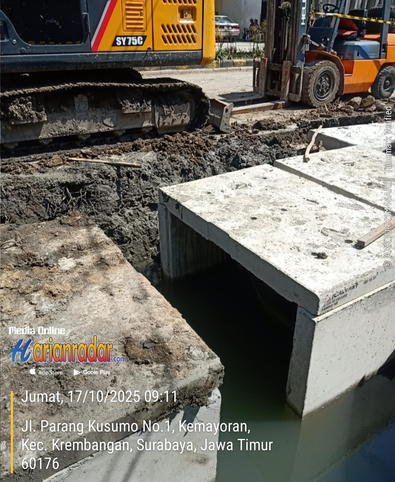 Foto : pembangunan saluran drainase menggunakan U-Ditch 100/120 dengan Cover gander 10 ton di Jalan Parang Kusumo