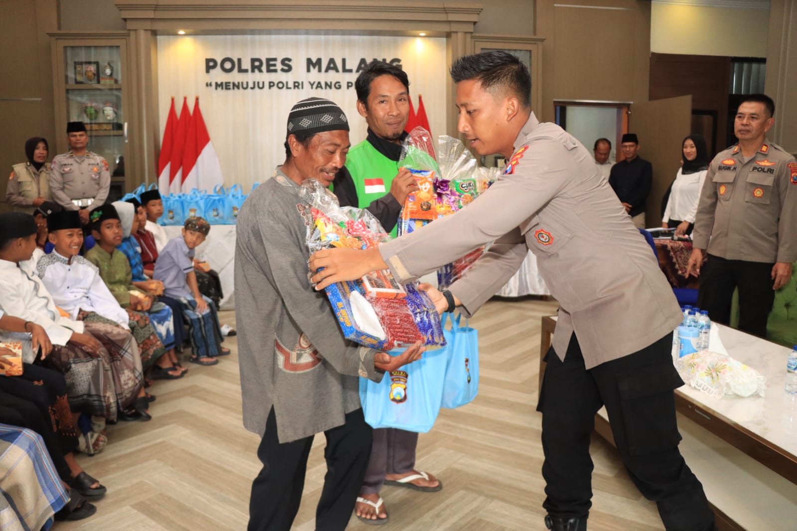 Kepolisian Resor (Polres) Malang Polda Jatim menggelar kegiatan khitan massal gratis