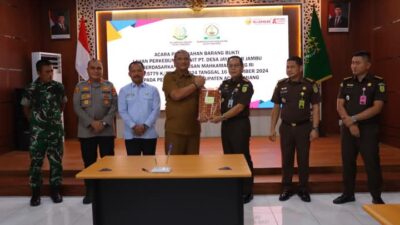 Bupati Aceh Tamiang, Irjen Pol. (Purn) Drs. Armia Pahmi, MH,