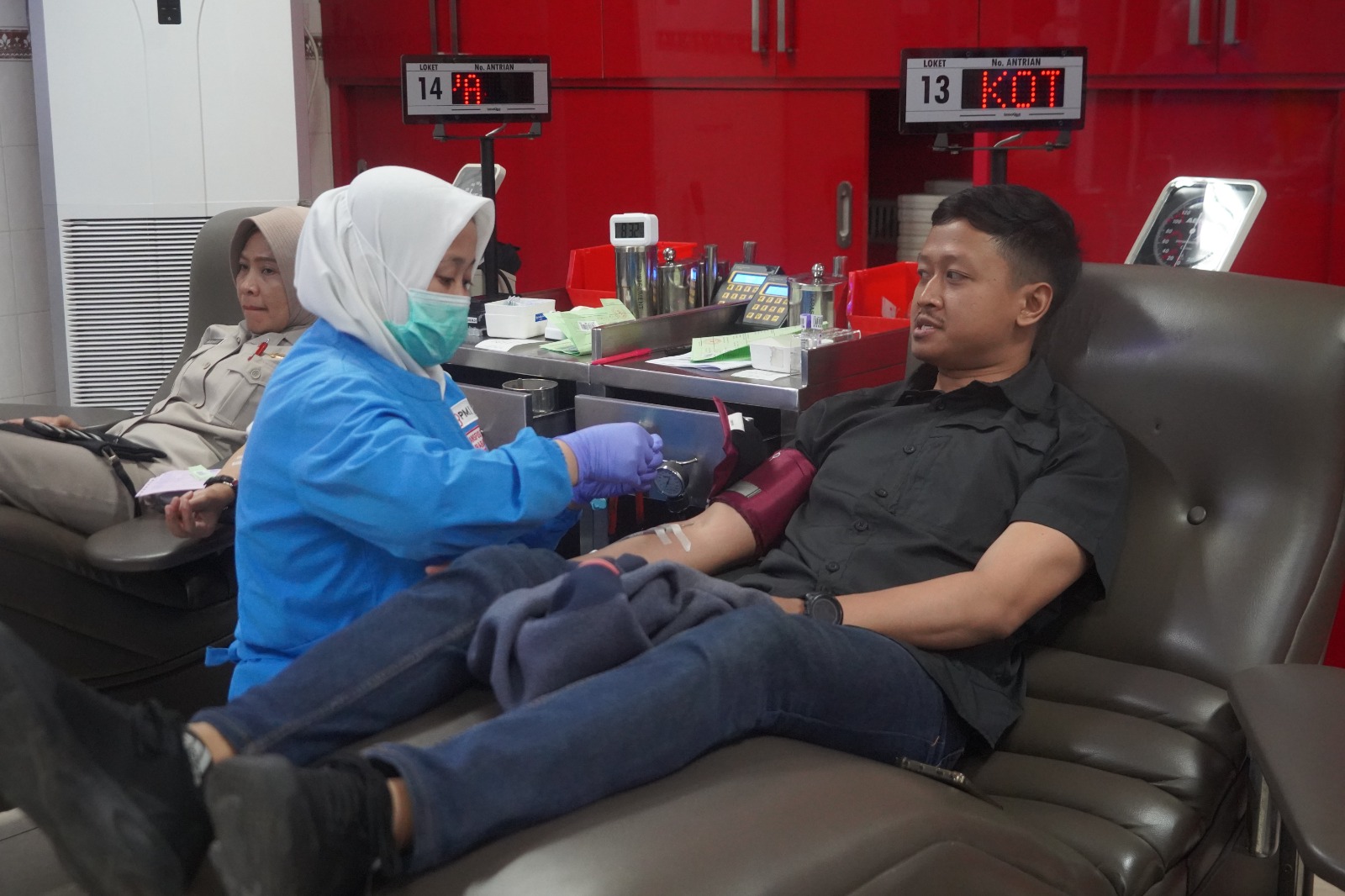 Hari jadi Humas Polri ke-74, jajaran Polres Pelabuhan Tanjung Perak menunjukkan kepedulian sosial dengan menggelar aksi donor darah