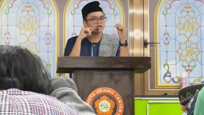 Aji Aliffendri Anan Viky, siswa kelas 11 SMA SAIM Surabaya, dipercaya untuk menyampaikan khutbah Jumat di Toyota City Islamic Center, Toyota, Aichi, Jepang.