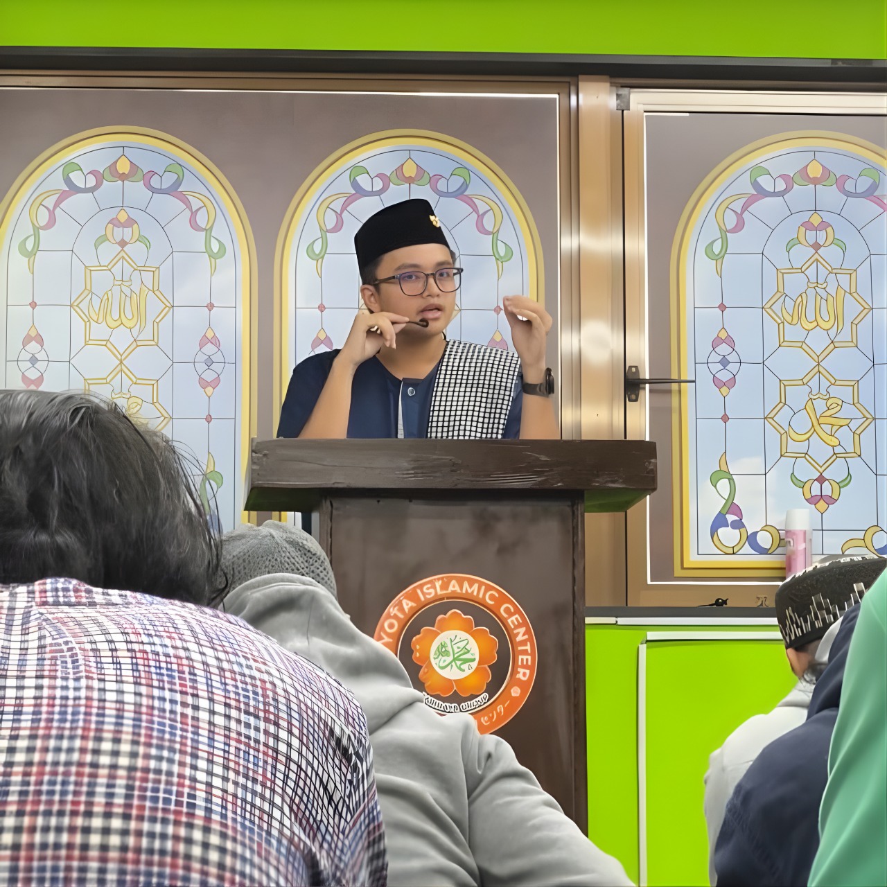Aji Aliffendri Anan Viky, siswa kelas 11 SMA SAIM Surabaya, dipercaya untuk menyampaikan khutbah Jumat di Toyota City Islamic Center, Toyota, Aichi, Jepang.