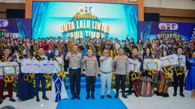 Waka Polda Jawa Timur, Brigjen Pol Pasma Royce, Direktur Lalu Lintas, Kombes Pol Iwan Saktiadi, Kasubdit Kamsel AKBP Edith Suswo Widodo dan juga Kapolresta Sidoarjo Kombes Pol Christian Tobing serta Waka Polres Sidoarjo AKBP M. Zainur Rofiq.