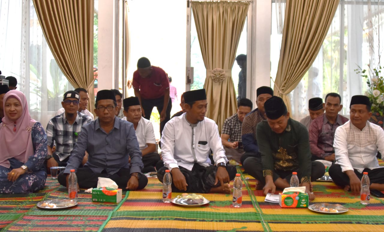 Asisten I Pemerintahan, Keistimewaan dan Kesejahteraan Rakyat Suriyatno, AP, MSP, membuka acara yang turut dihadiri Ketua MPU, MAA, MPD, Baitul Mal, Kakan Kemenag, Asisten,