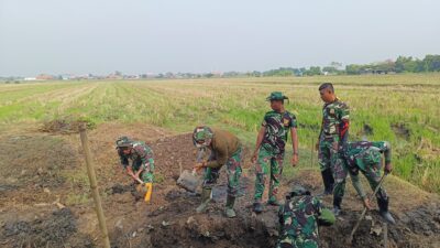 Wujud Kemanunggalan: Satgas TMMD 126 dan Warga Gotong Royong Hadirkan Sumber Air di Desa Kedondong
