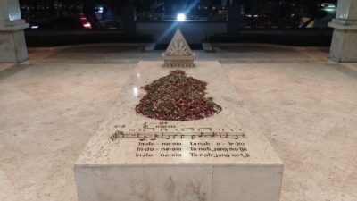 ‎Makam sang pencipta lagu kebangsaan Wage Rudolf Soepratman terletak di Jalan Kenjeran, Rangkah, Surabaya