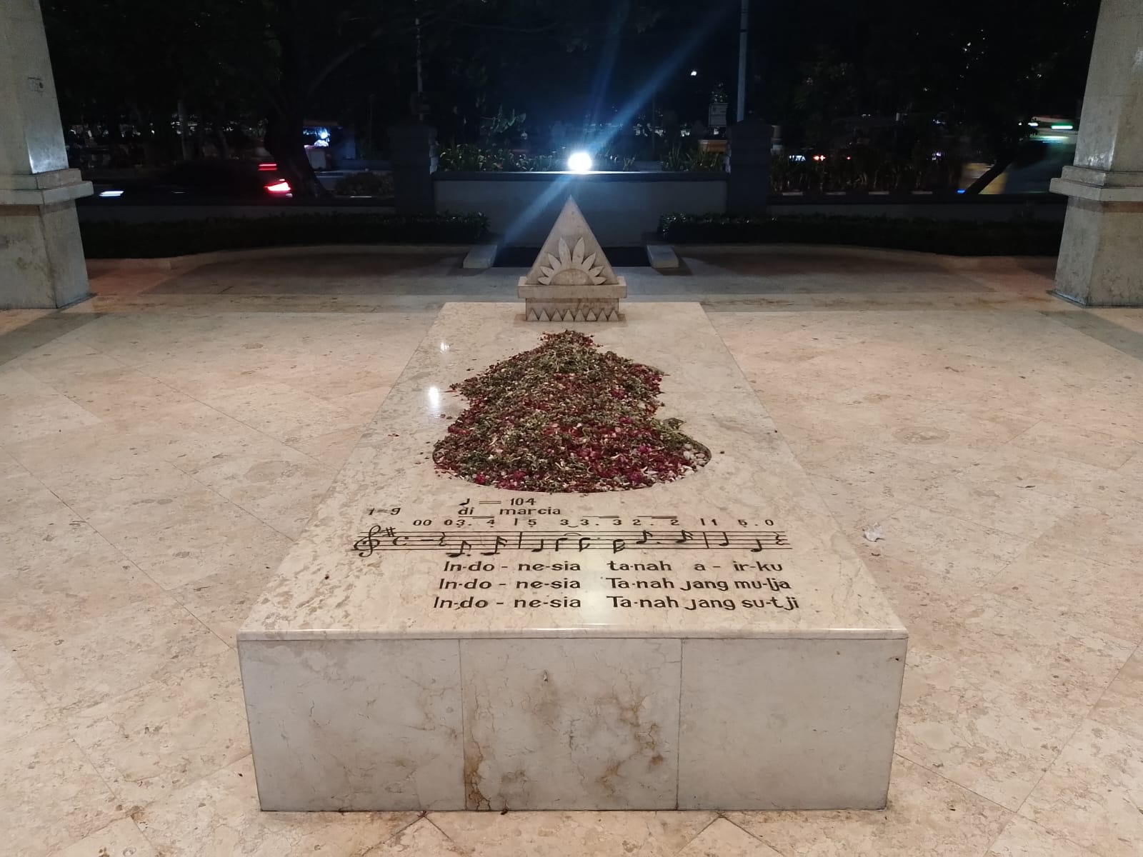 ‎Makam sang pencipta lagu kebangsaan Wage Rudolf Soepratman terletak di Jalan Kenjeran, Rangkah, Surabaya