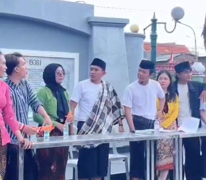 Keterangan gambar : Teatrikal Sumpah Pemuda oleh mahasiswa STKW Surabaya 