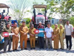 Serahkan 5 Unit Traktor Roda Empat Kepada Kelompoktani, Bupati Aceh Tamiang: Terima Kasih Pak Mentan!