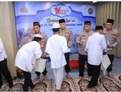 Wujud Peduli Sesama, Humas Polri Berikan Tali Asih Kepada 100 Anak Yatim pada Khataman HUT Ke-74