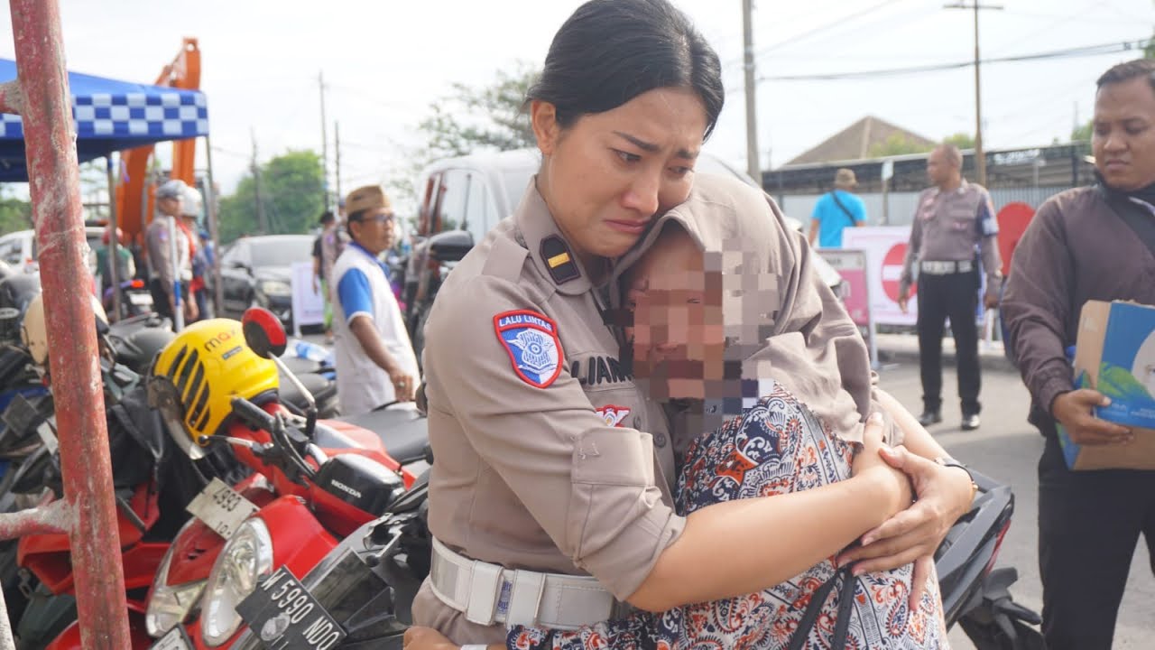 Polresta Sidoarjo Polda Jatim menerjunkan personel Polisi Wanita (Polwan) untuk memberikan pendampingan terhadap keluarga korban