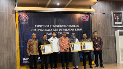Penghargaan ini diserahkan langsung oleh Deputi Bidang Sistem Informasi dan Digitalisasi Manajemen ASN BKN Suharmen S.Kom, M.Si