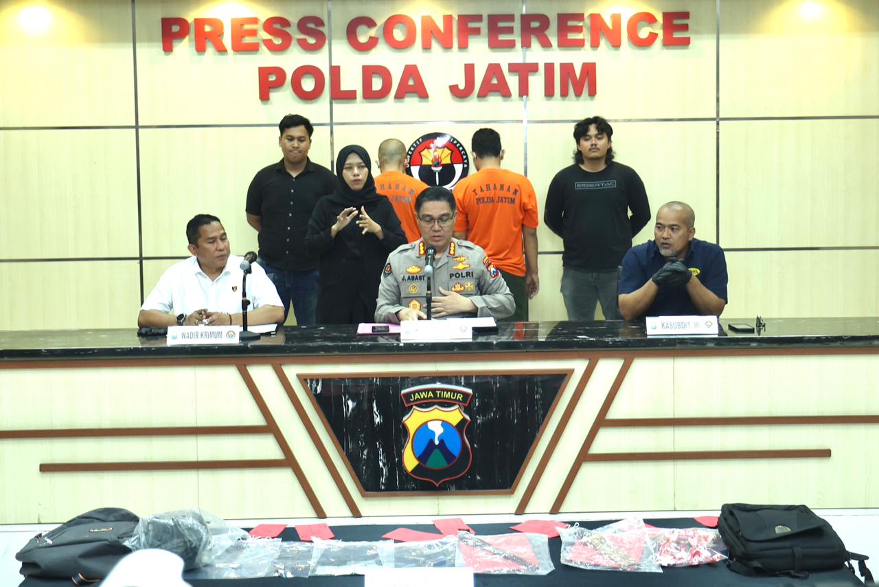 Kabid Humas Polda Jatim, Kombes Pol Jules Abraham Abast Gelar Konferensi pers