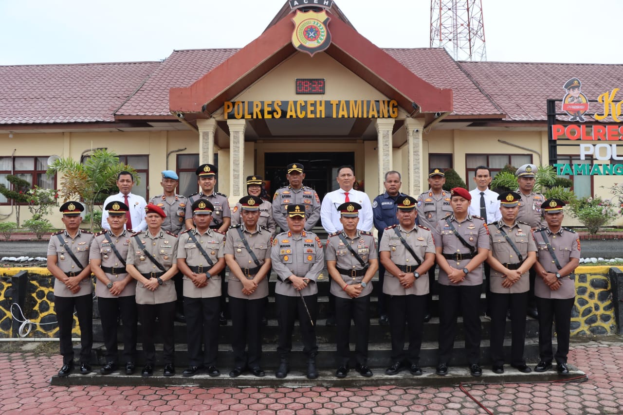 Kapolres Aceh Tamiang AKBP Muliadi memimpin upacara serah terima jabatan (sertijab) empat pejabat utama dan dua kapolsek di jajaran Polres Aceh Tamiang.