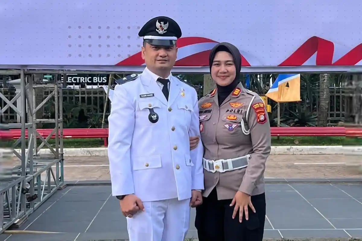 menorehkan prestasi di ibu kota. Ia adalah Yasir Habib Putra, putra kelahiran Aceh yang kini dipercaya memimpin Kelurahan Cakung Barat Kecamatan Cakung Jakarta Timur
