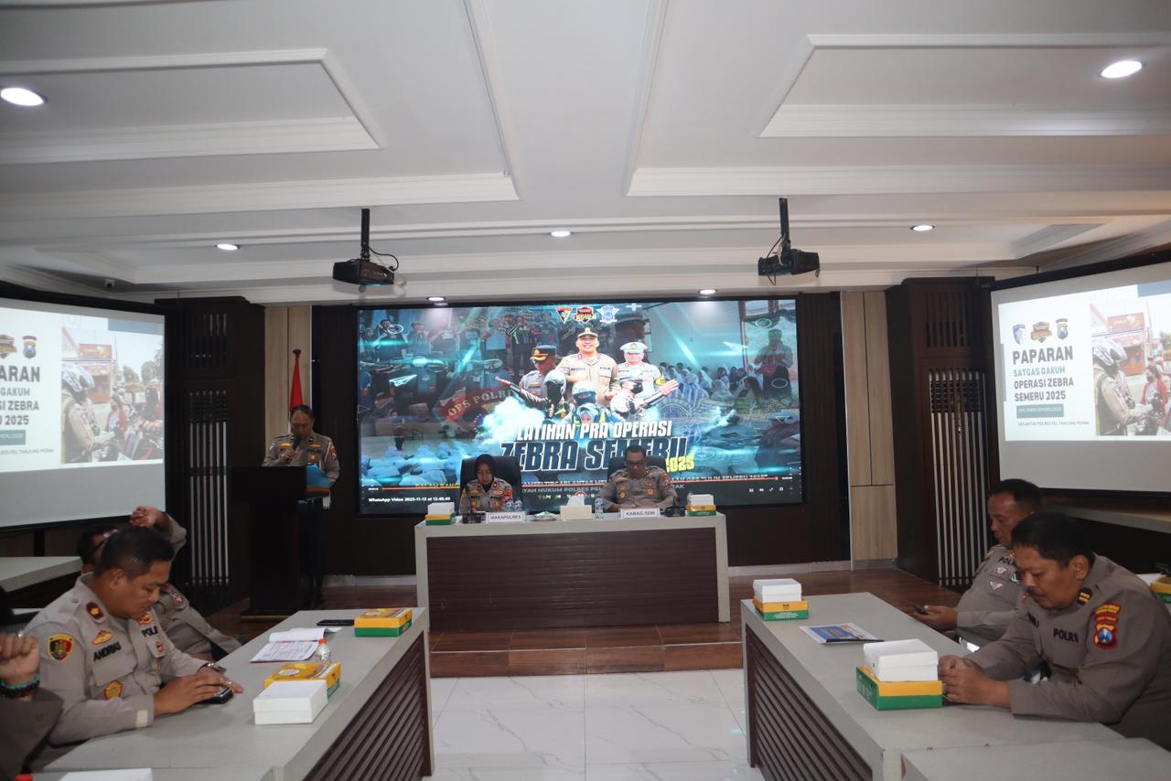 Polres Pelabuhan Tanjung Perak menggelar Latihan Pra Operasi (Latpraops) dengan sandi "Zebra Semeru 2025