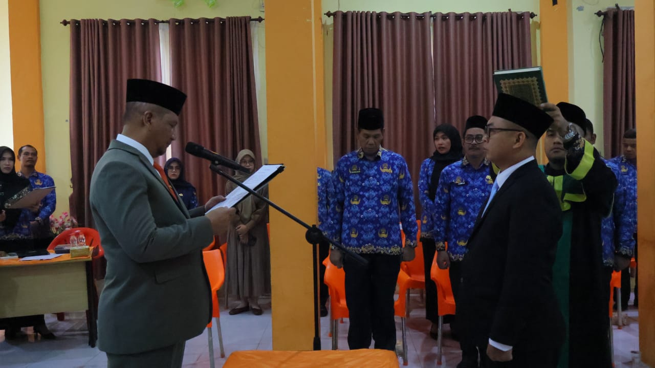 Bupati Aceh Tamiang, Irjen Pol. (Purn) Drs. Armia Pahmi MH secara resmi melantik Prio Sumbodo sebagai Pengganti Antar Waktu (PAW) Anggota Komisi Independen Pemilihan (KIP)