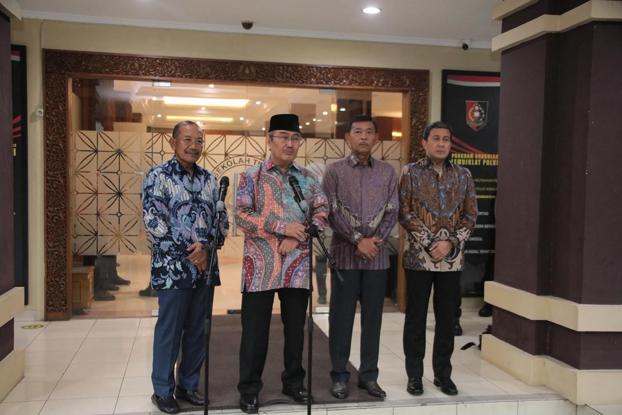 Prof. Dr. Jimly Asshiddiqie, S.H., M.H., selaku Ketua Komite Percepatan Reformasi Polri