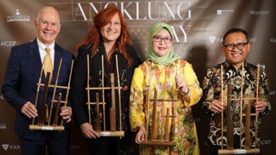 Konsul Jenderal RI di San Francisco, Yohpy Wardana, didampingin pasangan tamu VIP yang sangat antusias untuk bekerja sama dengan Indonesia Lighthouse.