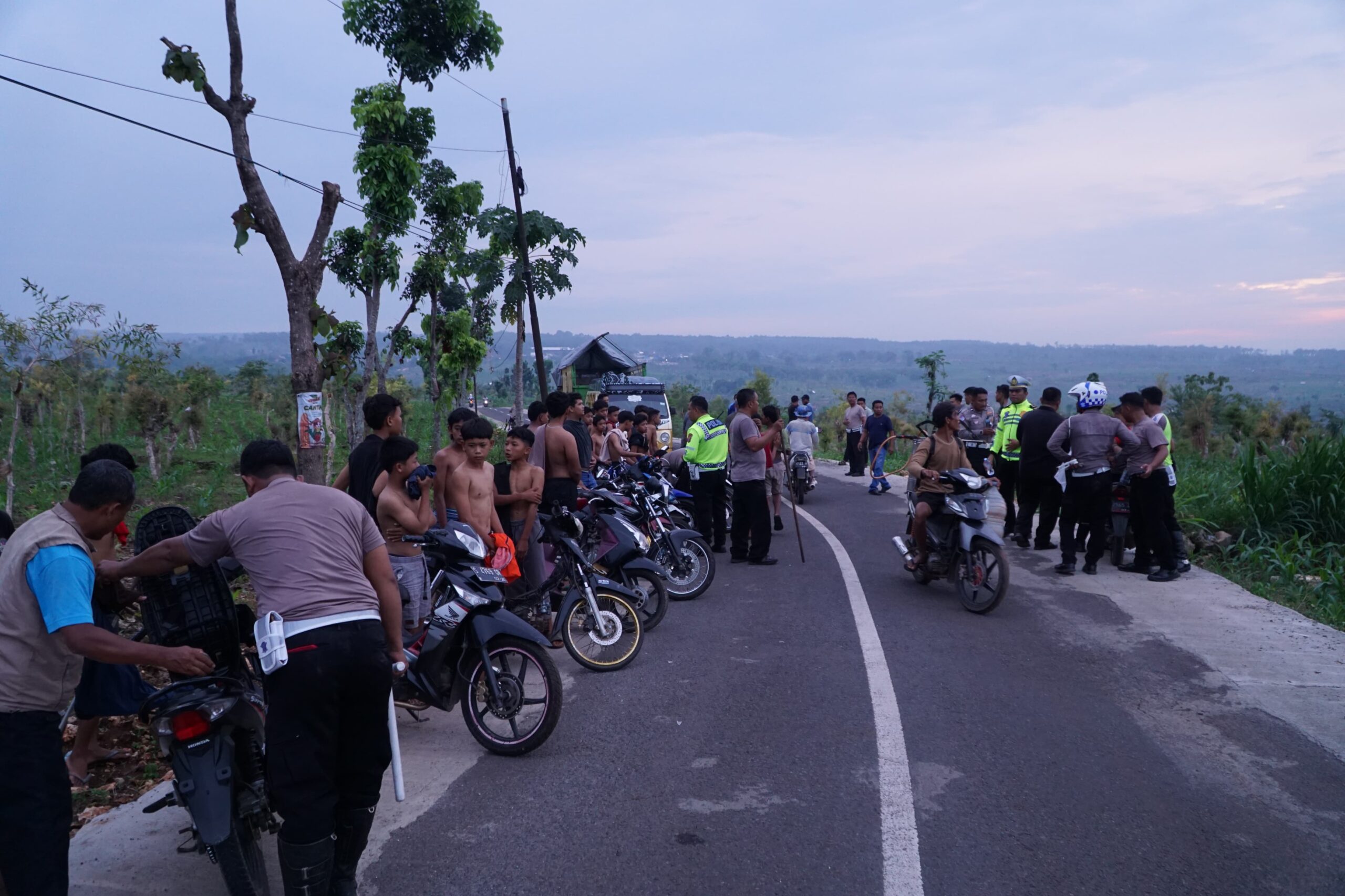 Satlantas Polres Tuban Polda Jatim kembali menunjukkan komitmennya dalam menjaga keamanan dan keselamatan pengguna jalan dengan melakukan penertiban balap liar
