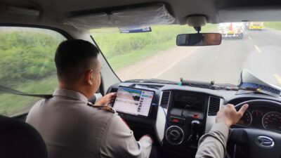 Satuan Lalu Lintas (Satlantas) Polres Gresik Polda Jatim terus mengintensifkan penegakan hukum selama pelaksanaan Operasi Zebra