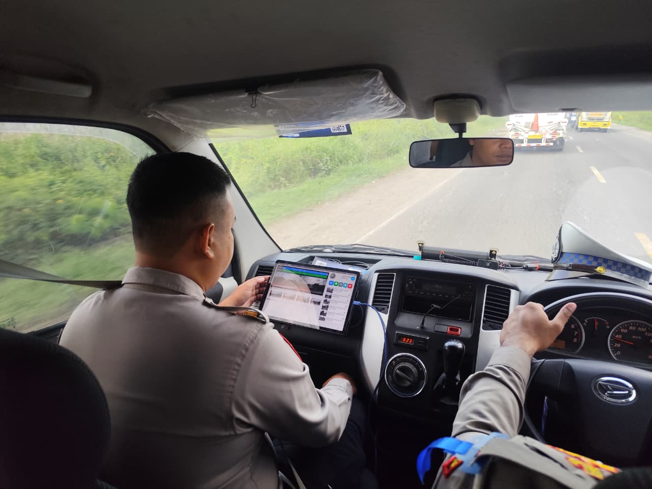 Satuan Lalu Lintas (Satlantas) Polres Gresik Polda Jatim terus mengintensifkan penegakan hukum selama pelaksanaan Operasi Zebra