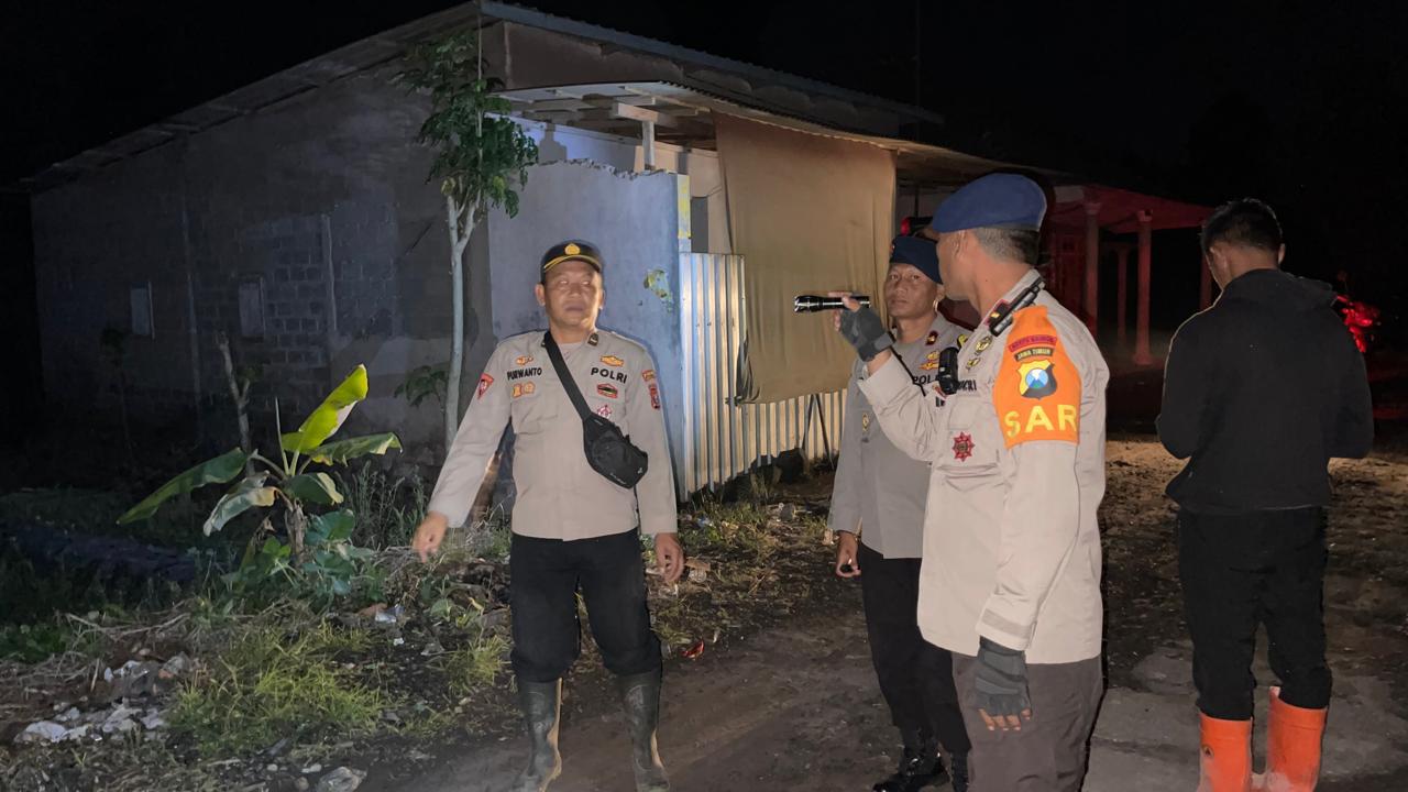 Patroli dialogis yang dilakukan jajaran Sat Brimob Polda Jawa Timur bersama Polres Lumajang