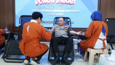 Wakapolda Jatim Brigjen Pol Dr. Pasma Royce, S.I.K., M.H,. bersama para Pejabat Utama (PJU) turut hadir dan ikut mendonorkan darahnya