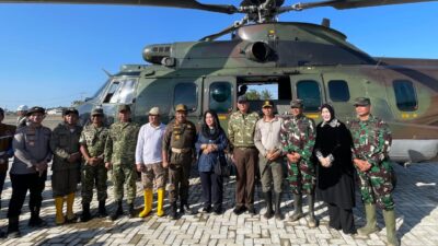 Kapolda Aceh Irjen Pol. Marzuki Ali Basyah mendampingi Menteri Pertahanan (Menhan) RI Sjafrie Sjamsoeddin Mendagri Muhammad Tito Karnavian serta Panglima TNI Jenderal Agus Subiyanto saat meninjau titik-titik lokasi terdampak banjir