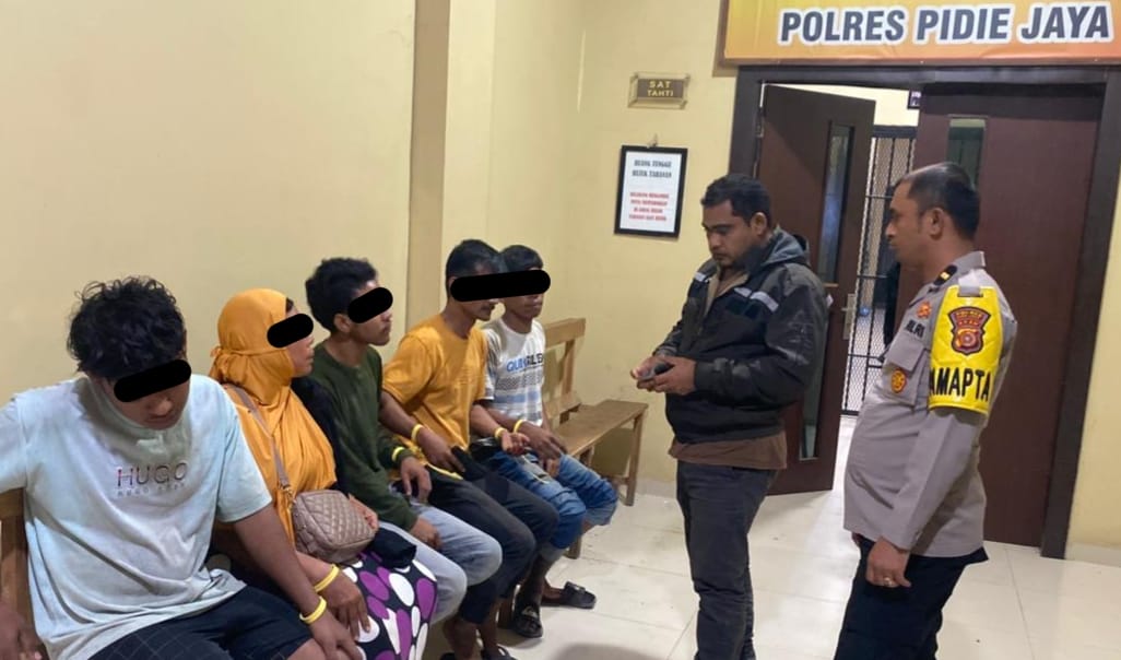 Kelima terduga pelaku yang diamankan tersebut adalah DH (38) MN (23) NZ (22) RA (19) dan MR (50)