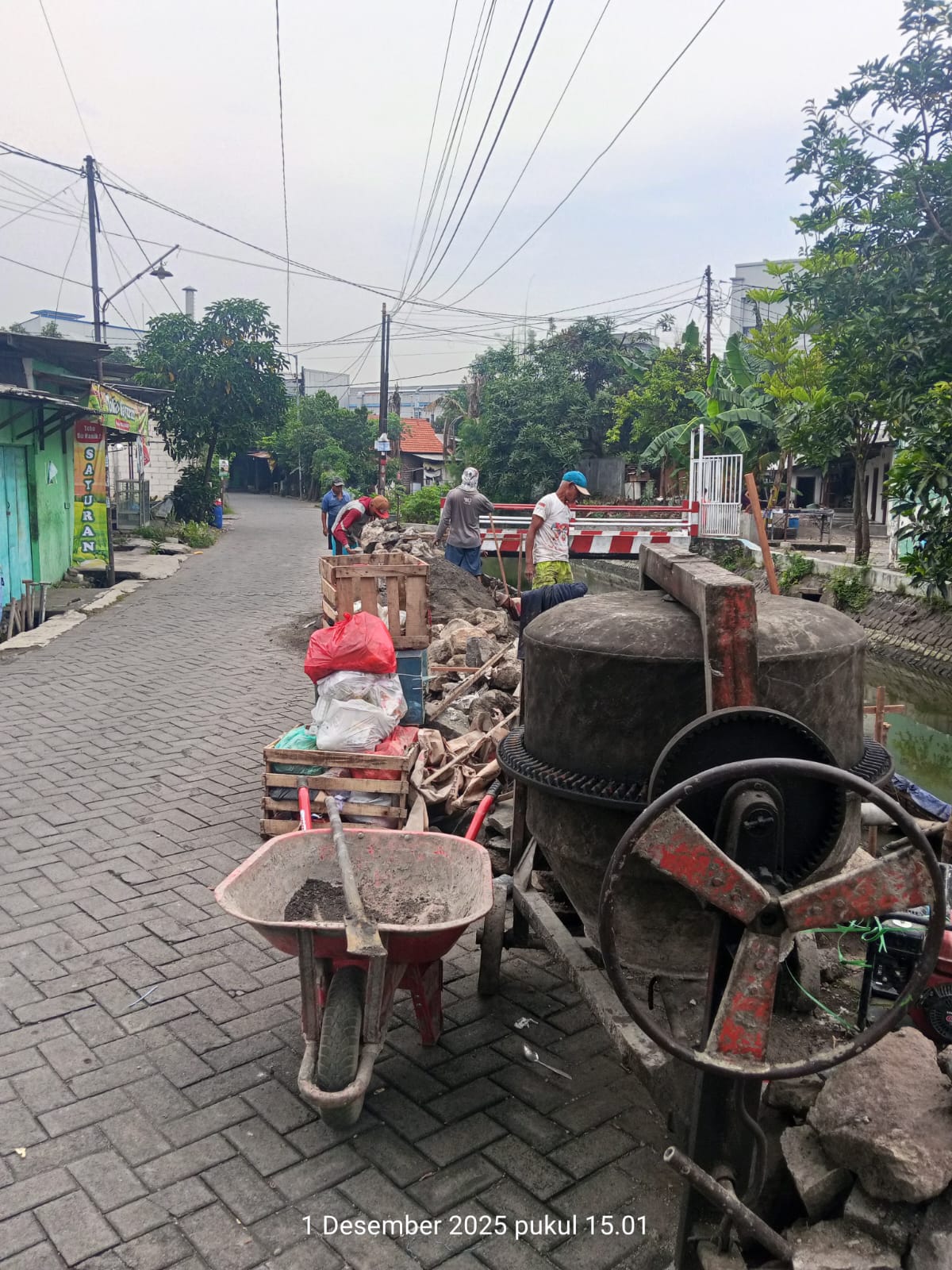 Proyek Sungai Afvour Karangbong-Banjarkemantren Tanpa Papan Nama dan Menyalahi K3 Umum