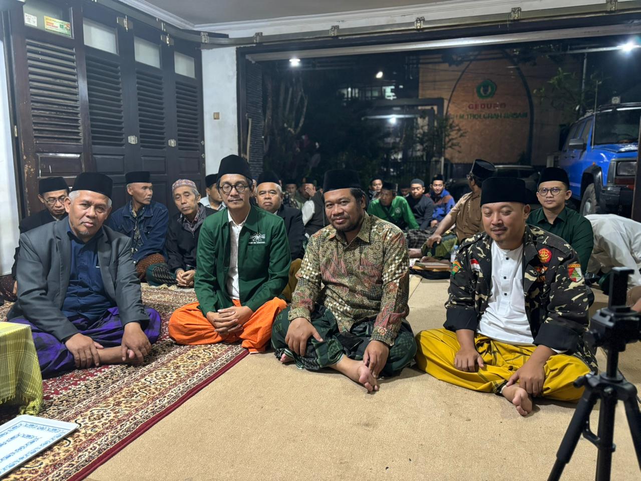 KH Marzuki Mustamar Sampaikan Istighosah Mujahadah Perintah Masyayikh